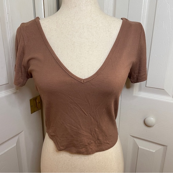 Fashion Nova “Victoria” v-neck crop top - Picture 2 of 6